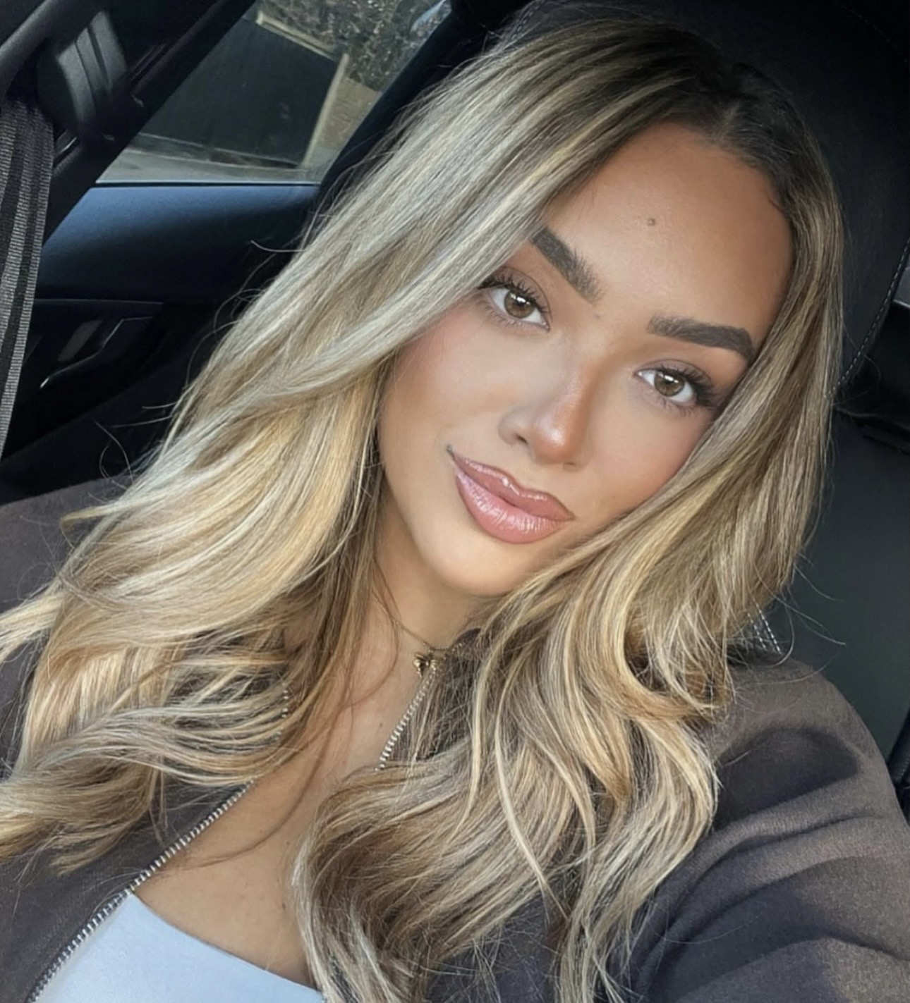 Our beautiful client Liv 💕She is a regular in clinic and her treatment plan is regular skin boosters, anti-wrinkle treatm…